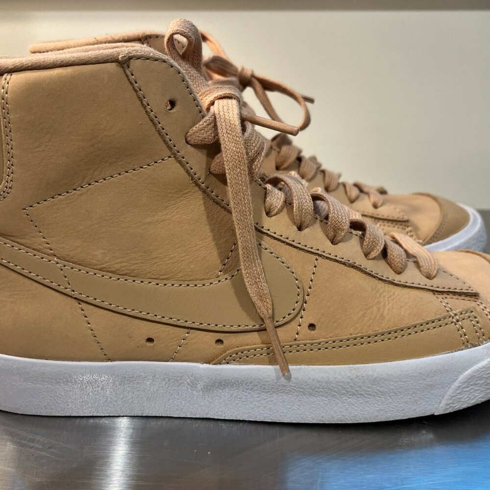 Women’s Nike 70's style Blazer Mid Premium Vachetta Tan Casual Sneakers Size 7